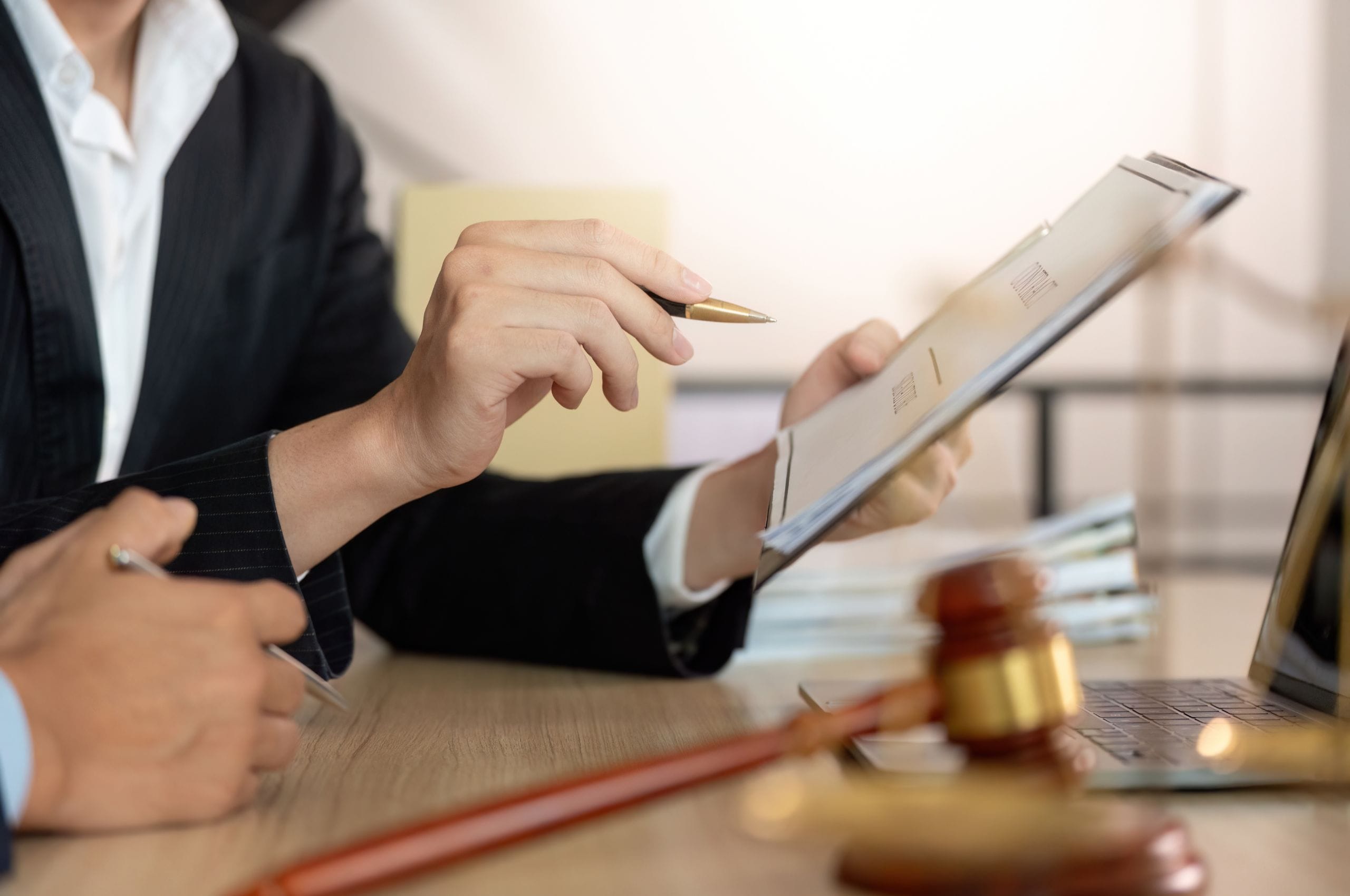 iRapidO Legal Process Outsourcing (LPO) services for corporate law departments and law firms using AI-driven technology.